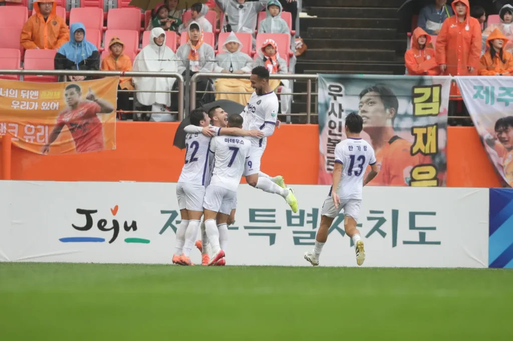 FC Anyang trụ hạng thành công tại K-League 2025 nhờ vào thực lực và bản lĩnh của mình. 