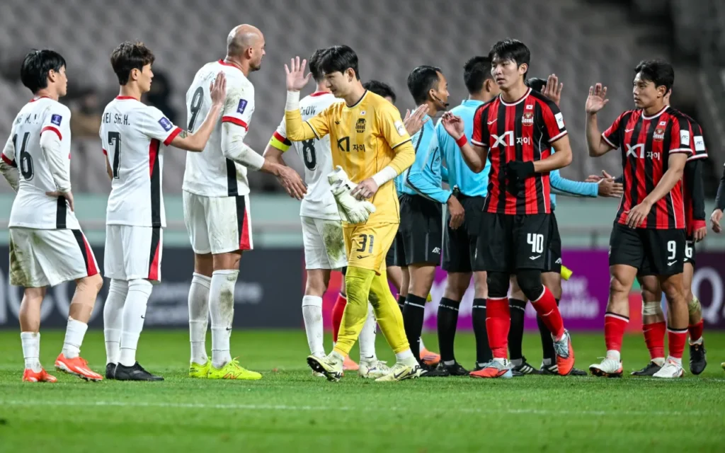 Kiểm soát bóng nhiều, nhưng FC Seoul không thể đưa được bóng vào lưới Chengdu Rongcheng.