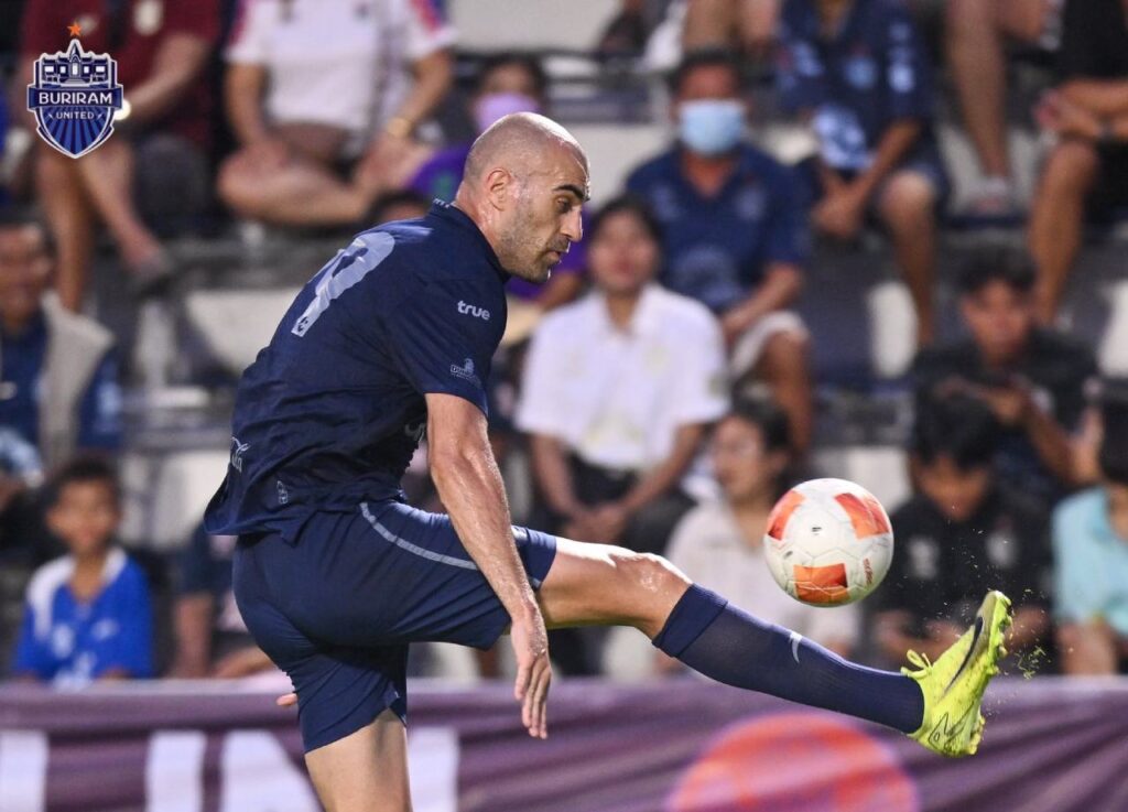 Tiền đạo Fejsal Mulic với khả năng không chiến cực tốt nhờ chiều cao nổi bật 2m03.