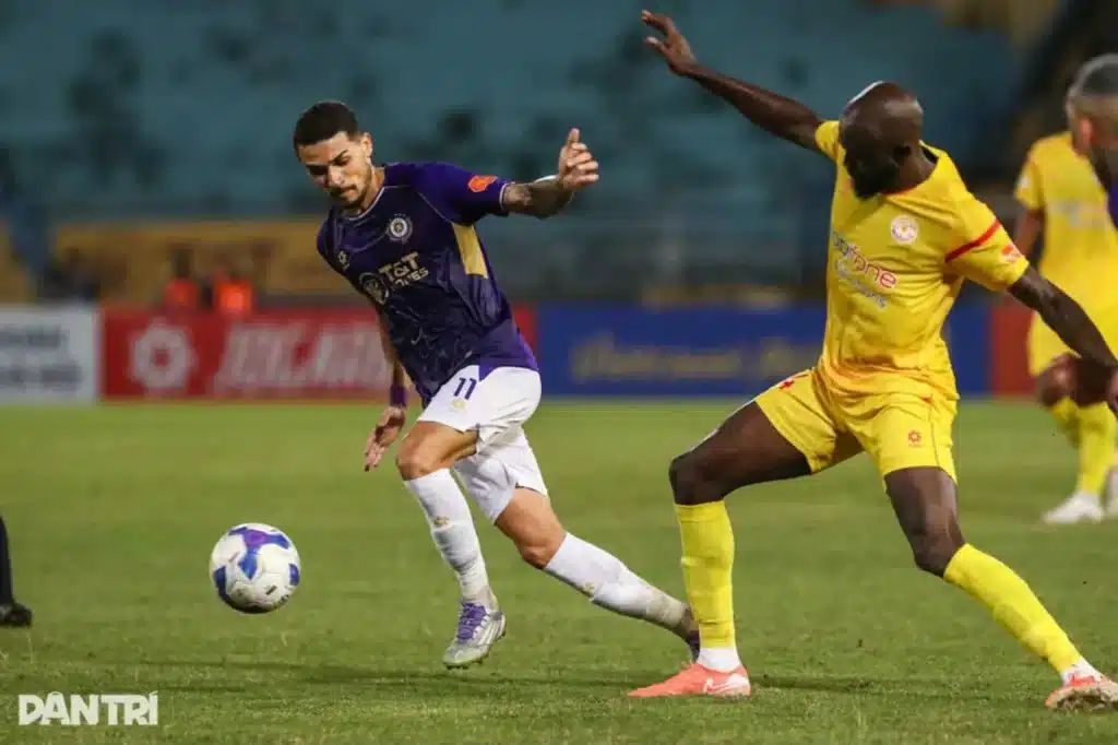 Hoàng Hên tỏa sáng với cú đúp giúp Hà Nội có chiến thắng đậm ở vòng 10.