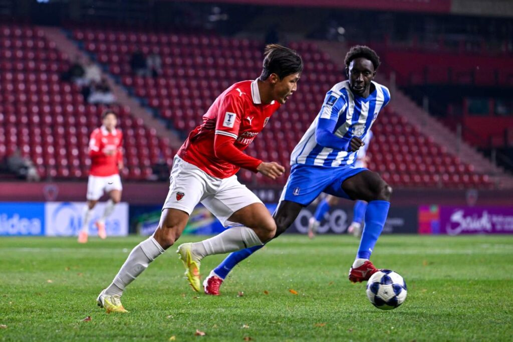 Pohang Steelers chính thức giành vé vòng 1/8 sau chiến thắng thuyết phục 2-0 trước BG Pathum United. 