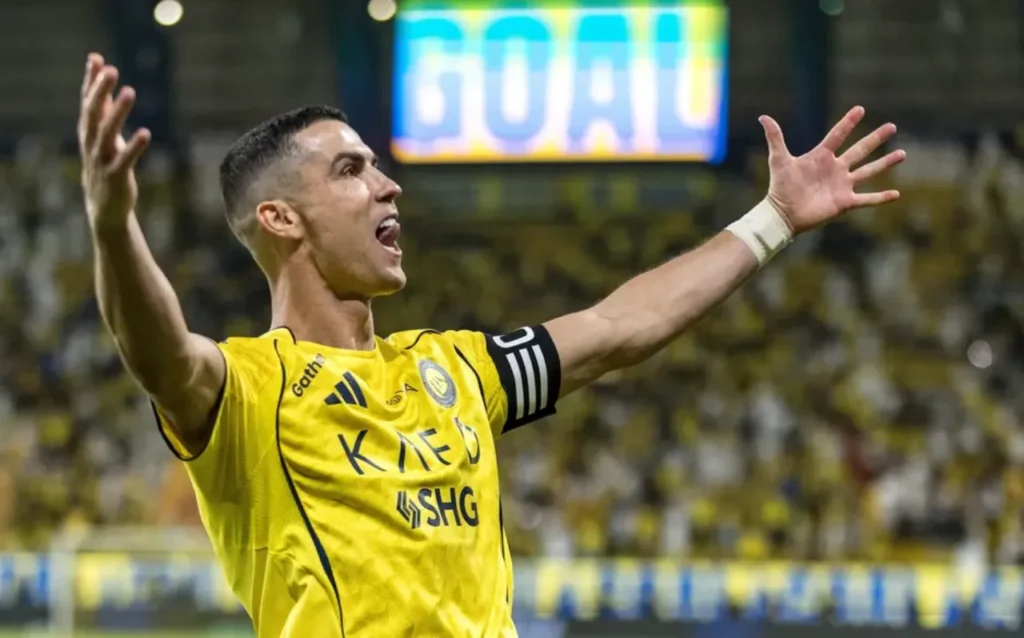 Ronaldo lập cú đúp mang về 3 điểm nghẹt thở cho Al Nassr ở vòng 7.