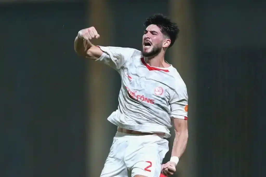 Kyle Colonna lập công giúp Thể Công có được 1 điểm ở vòng 11.