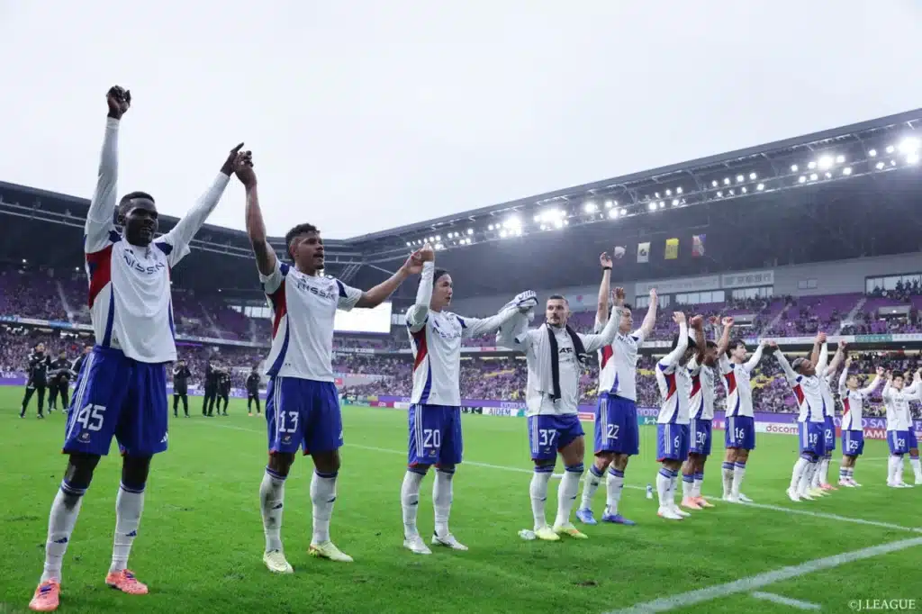 Yokohama F.Marinos chính thức trụ hạng với chiến thắng 3-0 trước Kyoto.