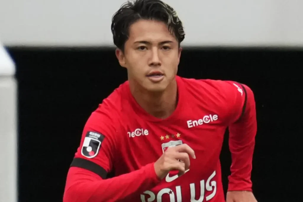 Trử lại sau chấn thương nặng, 9 phút ra sân với Abe Hiroki là một điều đáng khen ngợi. 