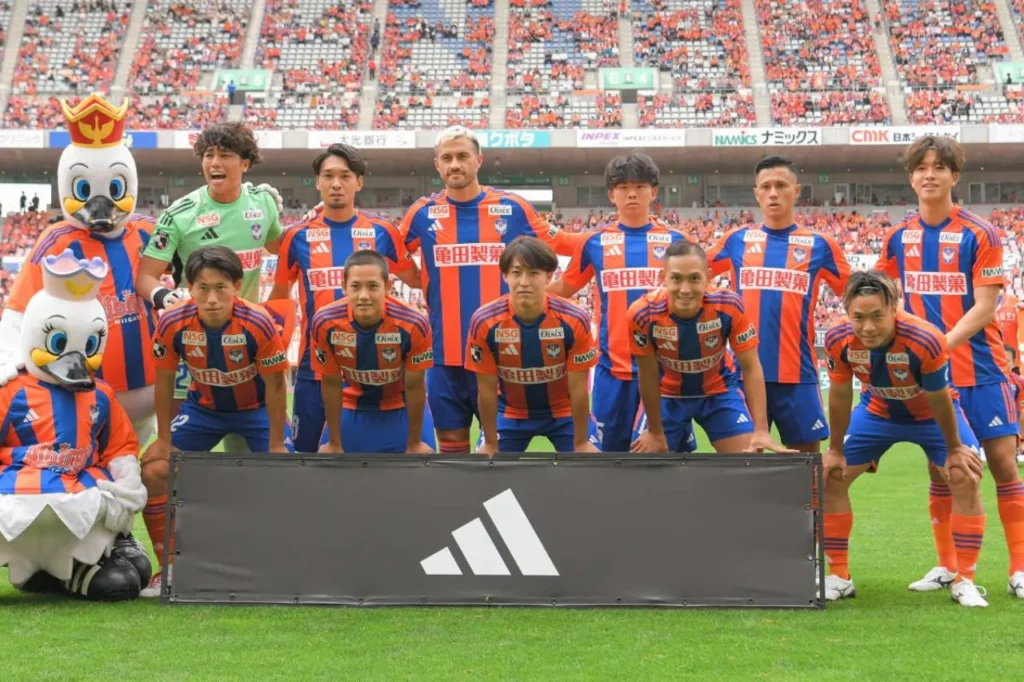 Albirex Niigata là CLB xuống hạng đầu tiên của J-League 2025.
