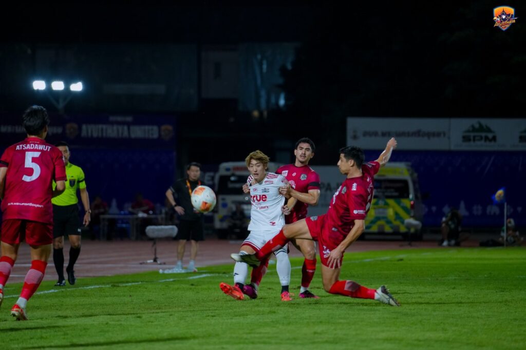 Ayutthaya United lội ngược dòng ngoạn mục, hạ gục True Bangkok United 3-1.