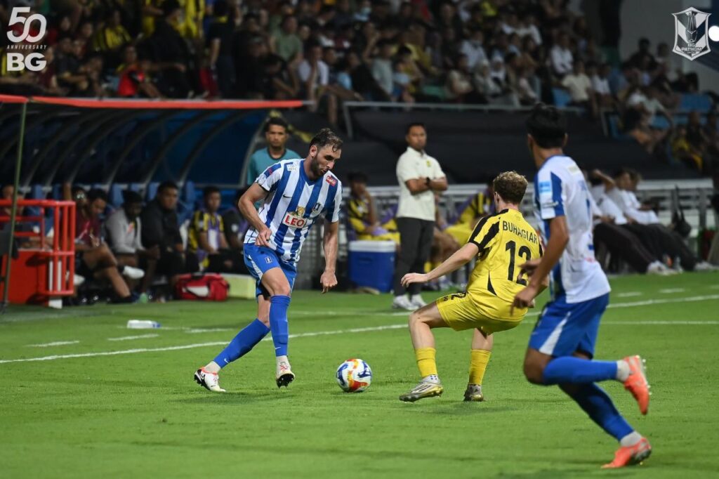 Tampines Rovers ngược dòng ấn tượng, đánh bại BG Pathum United với tỷ số kịch tính 3-2.