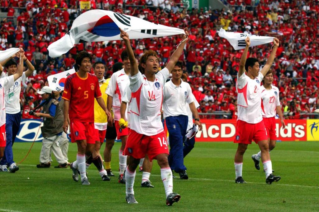 Đội tuyển Hàn Quốc từng đạt hạng tư World Cup 2002, thành tích cao nhất của một đội đến từ châu Á.