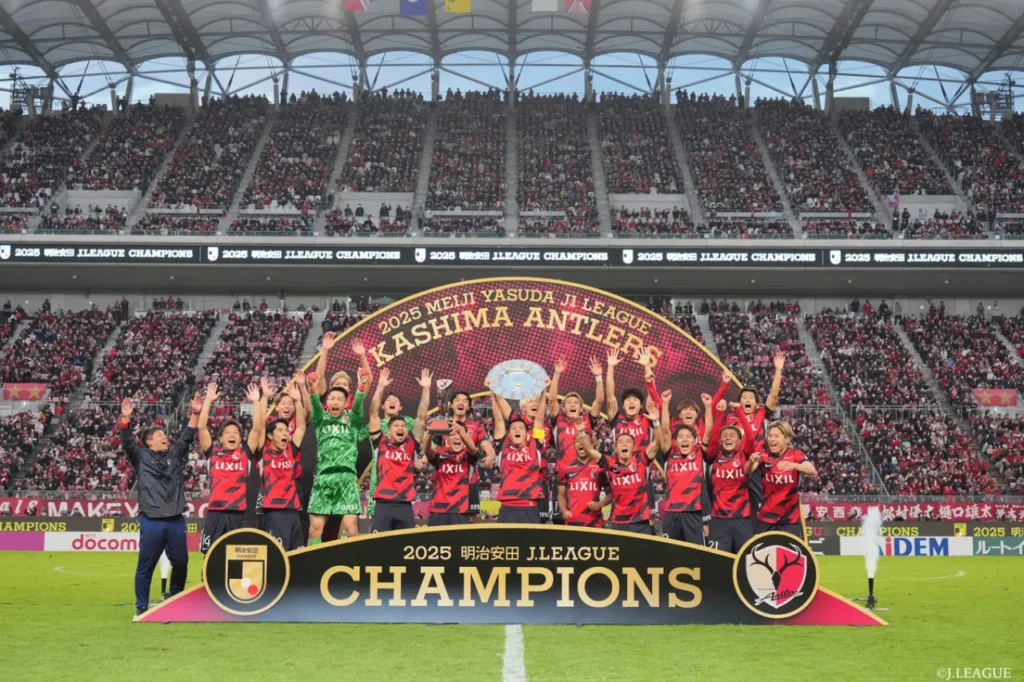 Đánh bại Yokohama F.Marinos, Kashima Antlers chính thức giành chức vô địch J-League 2025