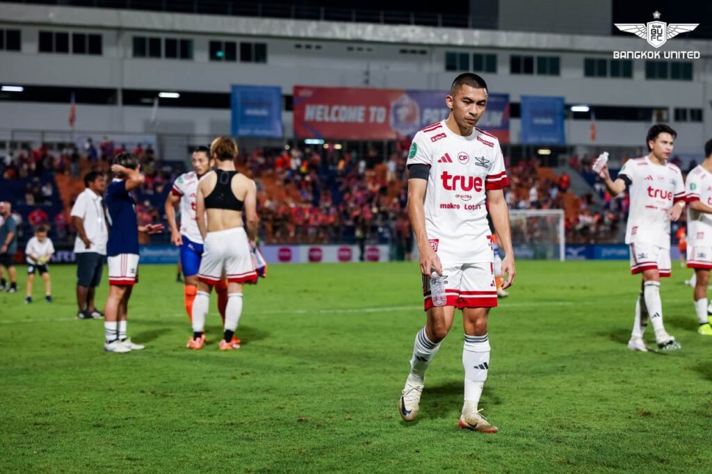 Kết thúc lượt đi, True Bangkok United gây thất vọng khi chỉ xếp thứ 5, bị đẩy khỏi cuộc đua vô địch.