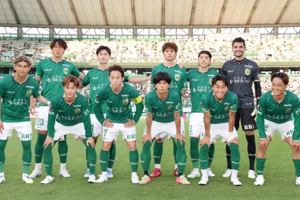 Dù sở hữu đội hình không quá chất lượng, Tokyo Verdy vẫn xuất sắc trụ lại J-League 2025.