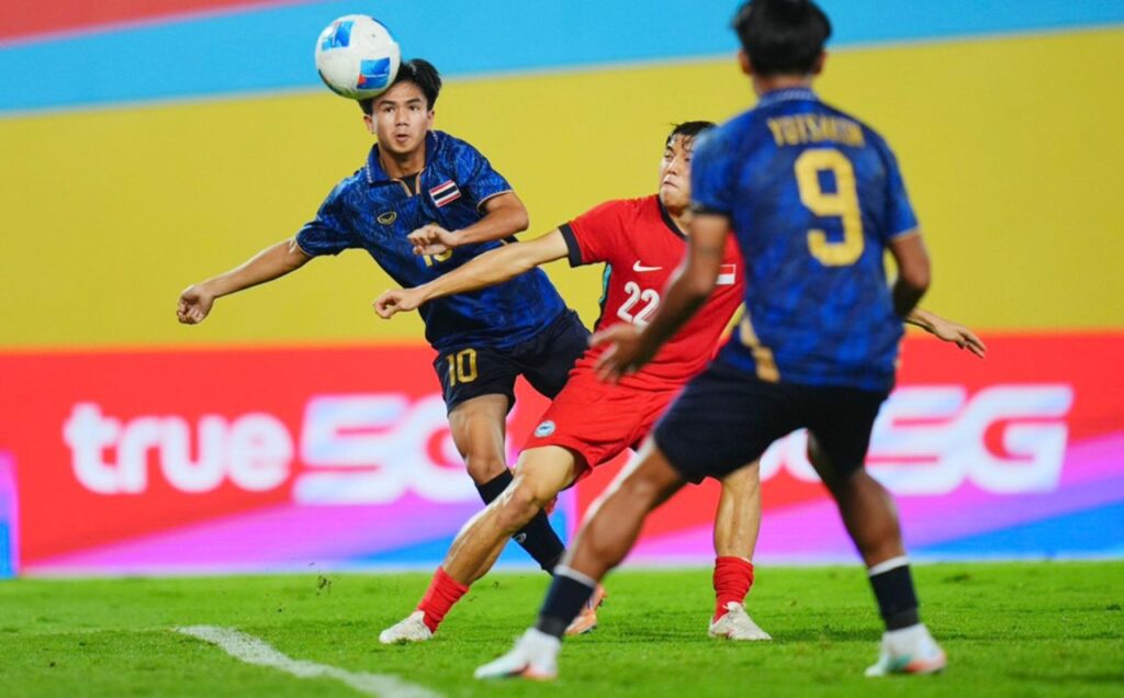 U22 Thái Lan thắng đậm Singapore 3-0, chính thức vào bán kết SEA Games 33.