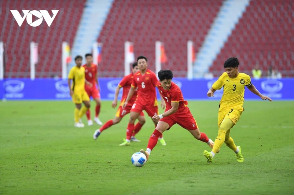 U22 Việt Nam đánh bại U22 Malaysia với tỷ số 2-0, chính thức lọt vào bán kết SEA Games 33.
