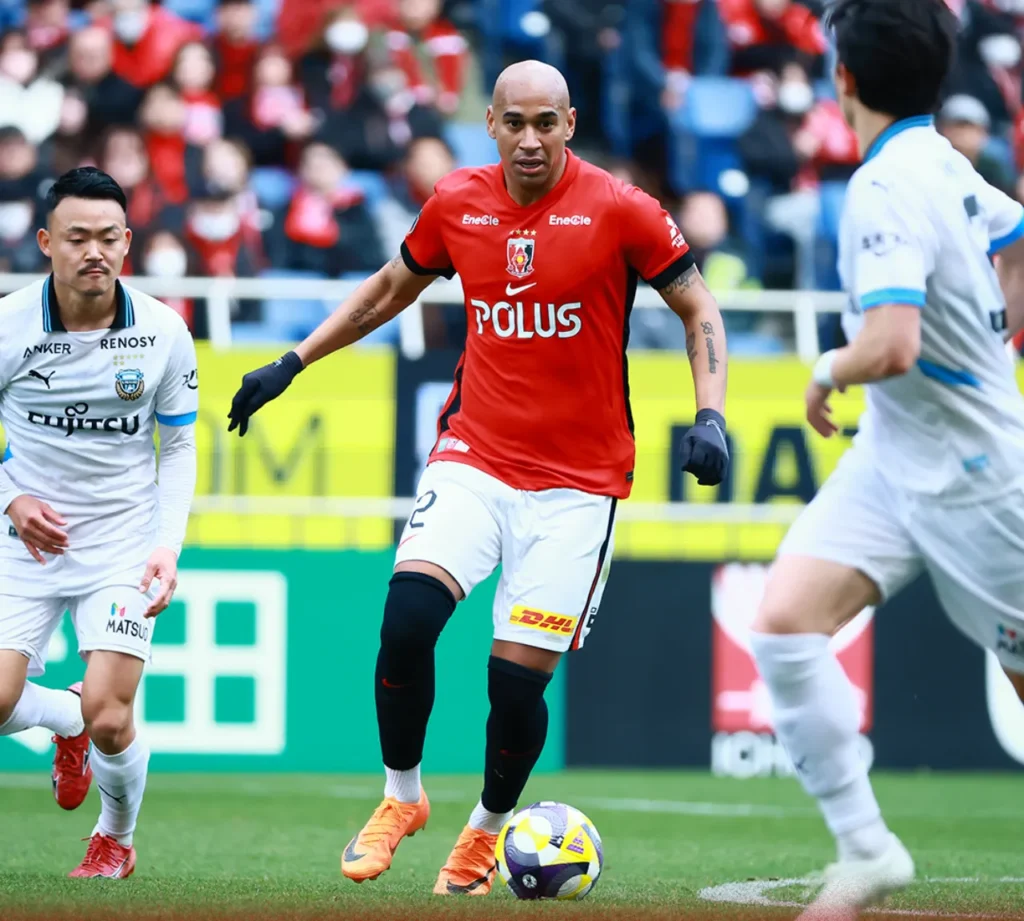 Urawa Reds khép lại mùa giải 2025 bằng chiến thắng tưng bừng trước Kawasaki Frontale.