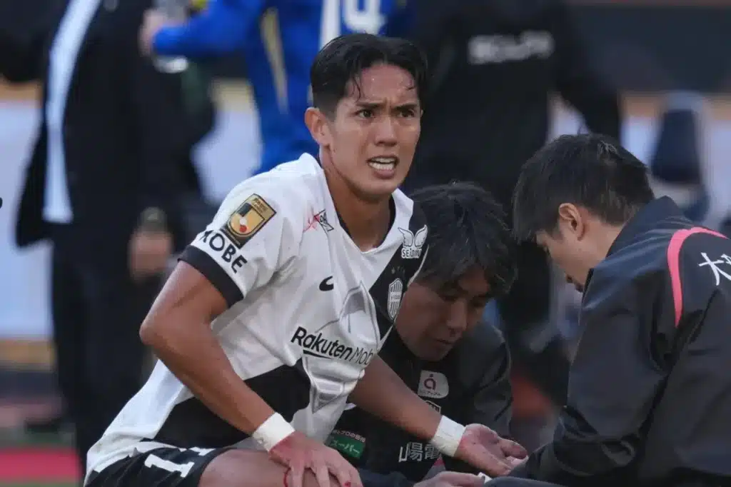 Sự vắng mặt thường xuyên của Muto khiến Vissel Kobe đánh mất một mũi nhọn trên hàng công.