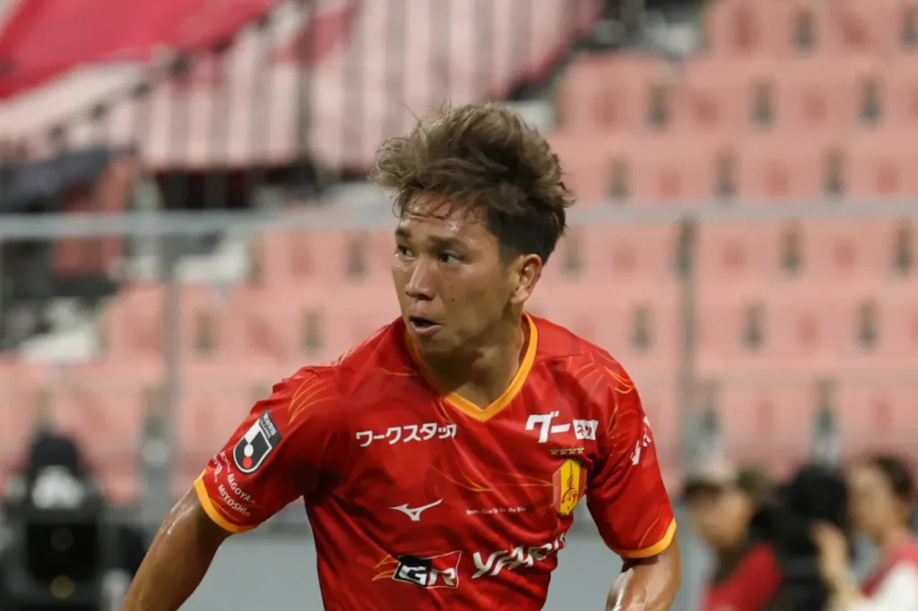 Dfu được trao nhiều cơ hội, nhưng Yuya Asano đã không thể thể hiện được mình.