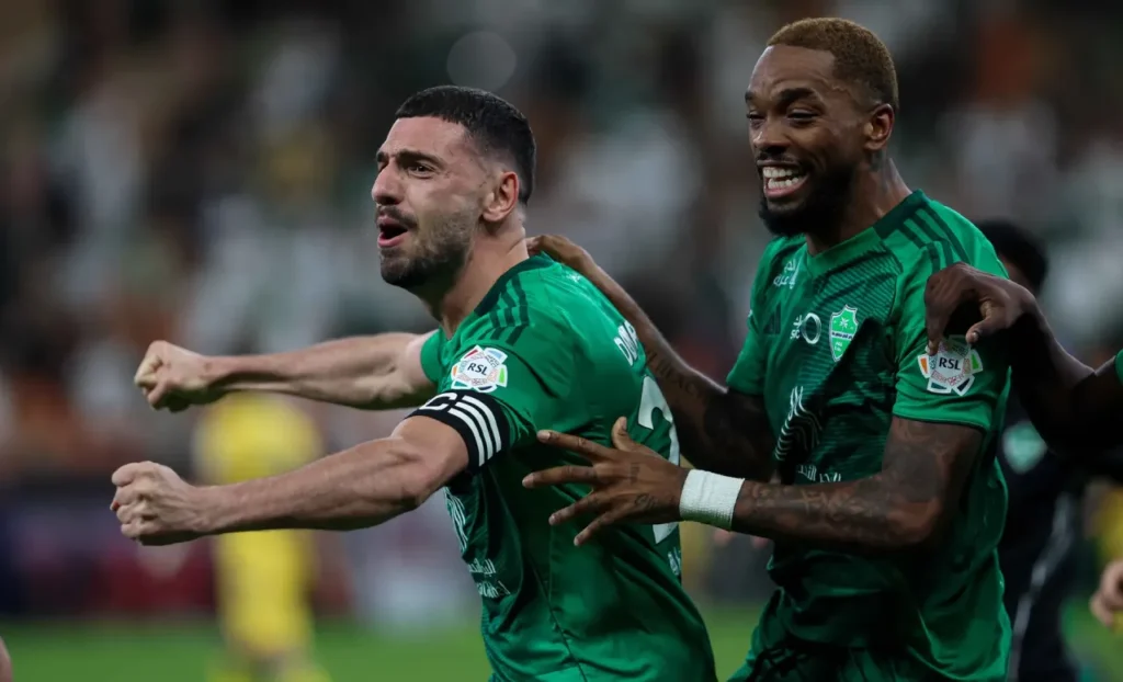 Al Ahli áp sát nhóm dẫn đầu với chiến thắng quan trọng trước đối trọng Al Taawon.