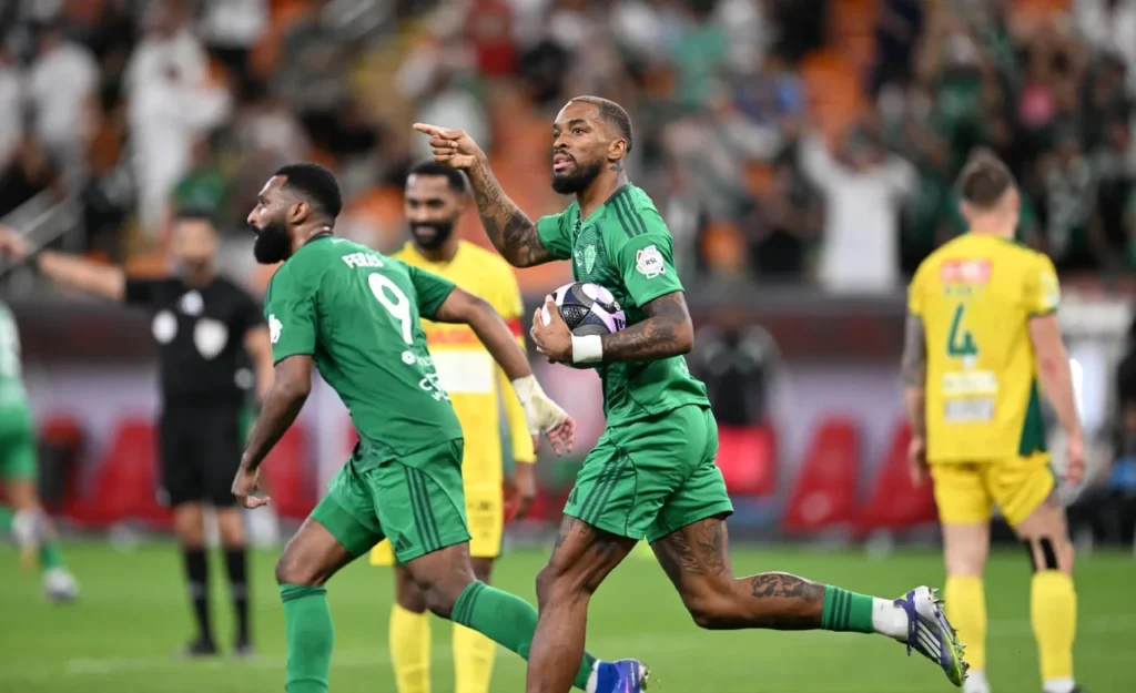 Ivan Toney bùng nổ với 3 bàn thắng, Al Ahli khép lại lượt đi với 3 điểm trọn vẹn.