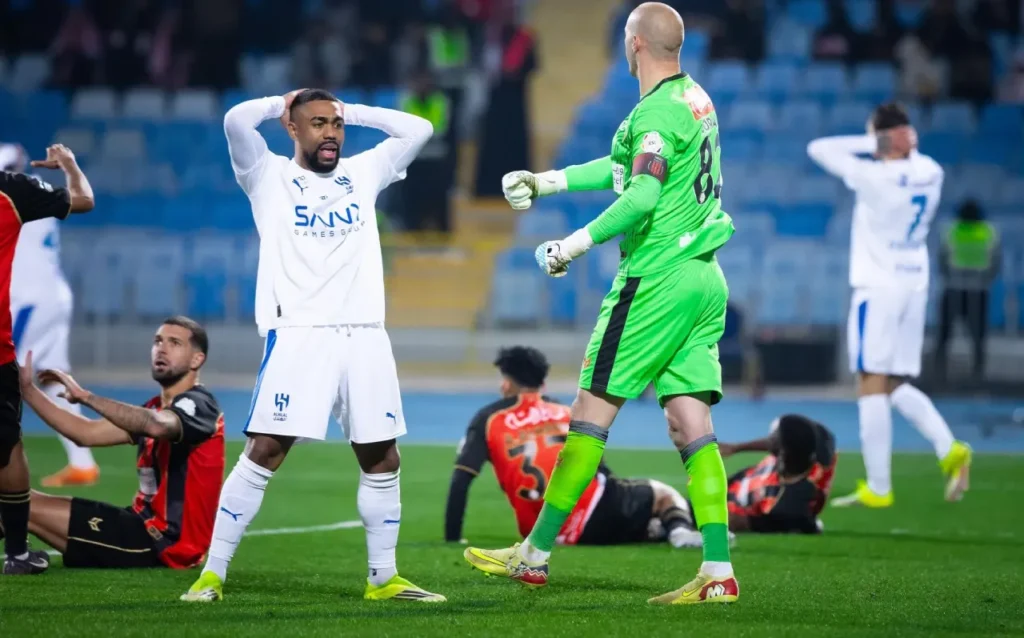 Trận hòa trước Al Riyadh khiến Al Hilal chỉ còn hơn nhóm bám đuổi 5 điểm.