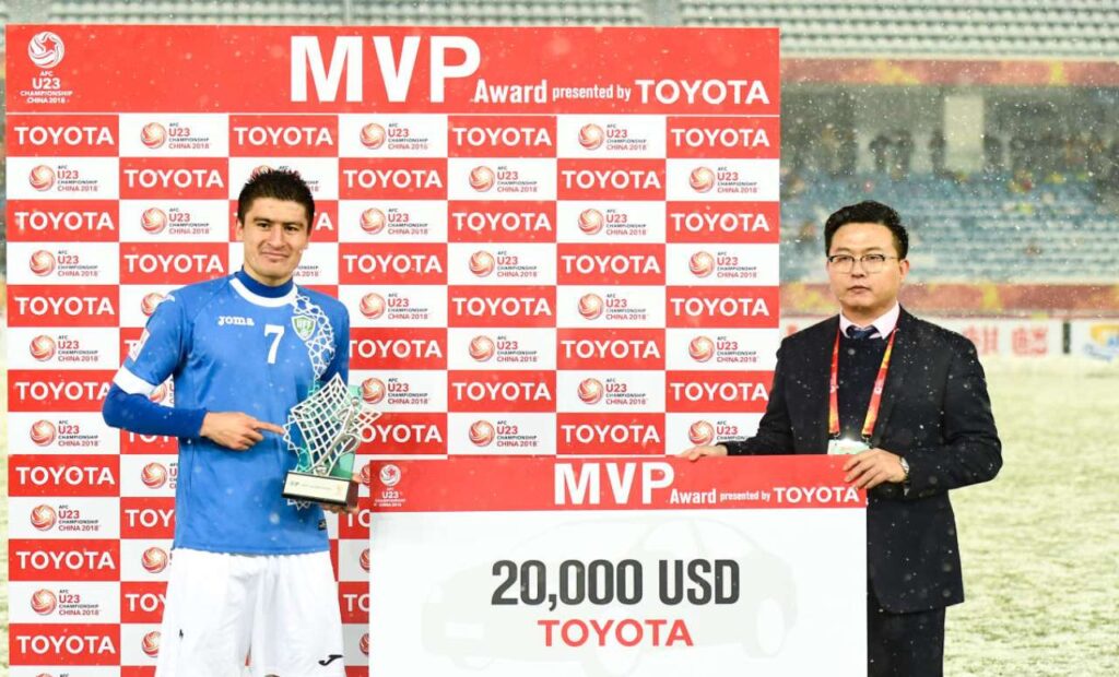 Cầu thủ xuất sắc nhất (MVP) Odiljon Xamrobekov cùng Uzbekistan vô địch U23 Asian Cup 2018