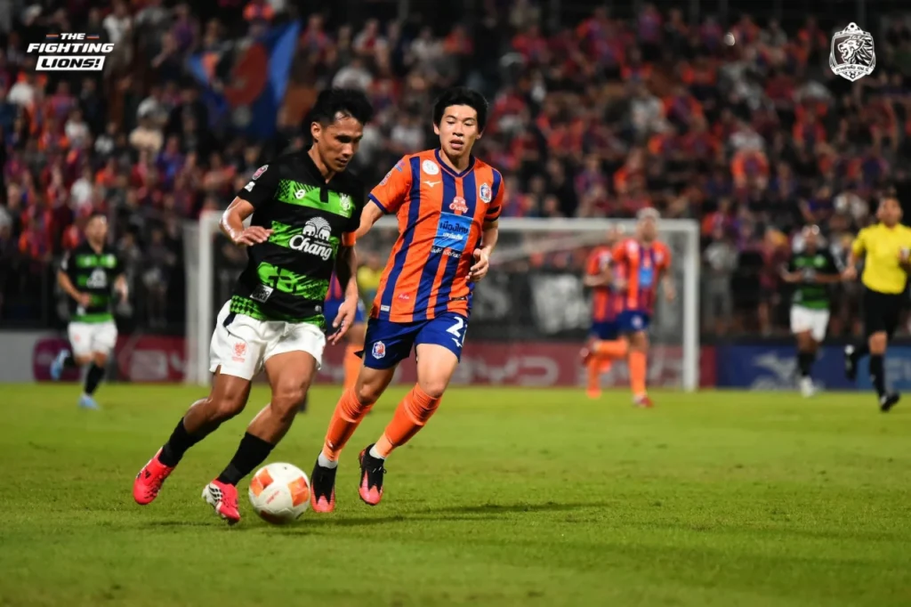Port FC tận dụng tốt lợi thế sân nhà để vượt qua Ratchaburi FC với tỷ số 2-1.