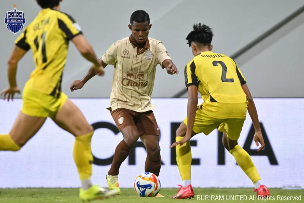 Buriram United trở lại đường đua bằng chiến thắng thuyết phục 4-1 trước Tampines Rovers FC