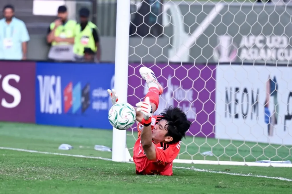 Thủ môn Rui Araki đã có một ngày thi đấu xuất sắc với 2 lần cản phá các tình huống penalty.