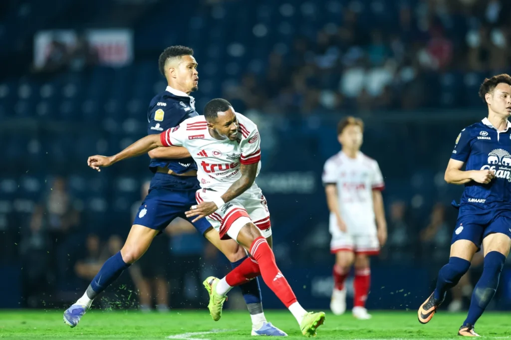 Buriram United để thua 0-2 trước True Bangkok United ngay trên sân nhà.