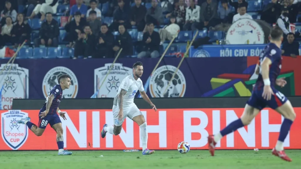 Tại lượt trận cuối bảng B, Nam Định FC hòa kịch tính trước Johor Darul Ta’zim 1-1 với ba quả phạt đền.