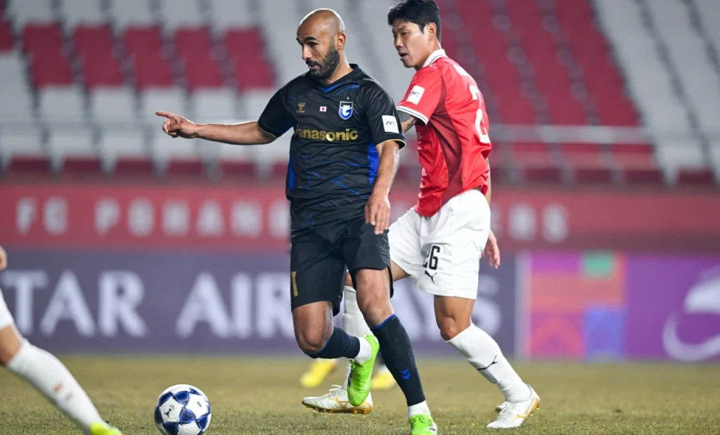 Pohang Steelers bất phân thắng bại trước Gamba Osaka với tỷ số hòa 1-1.