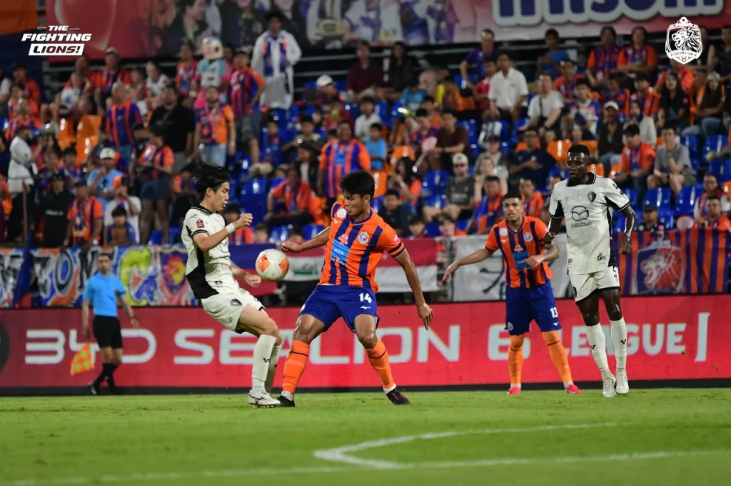 Port FC đánh bại Nakhon Ratchasima Mazda FC 2-0 trên sân nhà.
