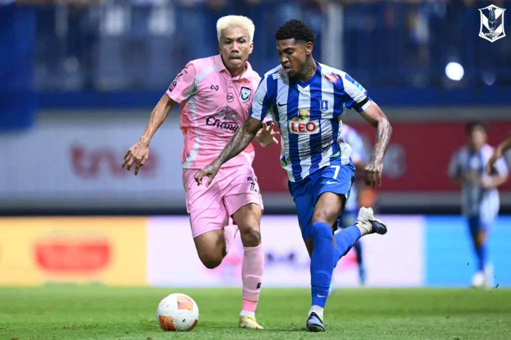 Với lợi thế sân nhà BG Pathum United đã giành chiến thắng sát nút 2-1 trước Sukhothai.