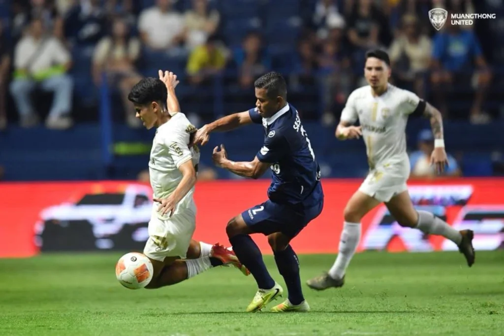 Buriram United bảo vệ thành công chiến thắng 2-1 trước Muangthong United. Ảnh: Muangthong United