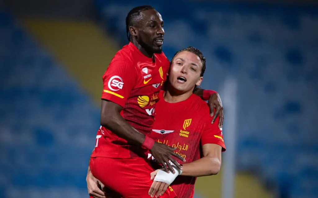 Ivan Toney Và Julián Quiñones: Ai Đang Xuất Sắc Hơn?