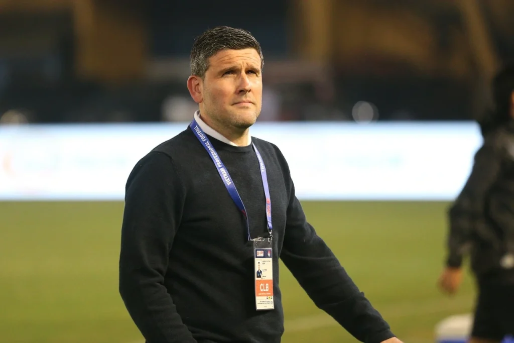 Thua 3 trận liên tiếp, HLV Gerard Albadalejo phải rời ghế nóng CLB Ninh Bình.