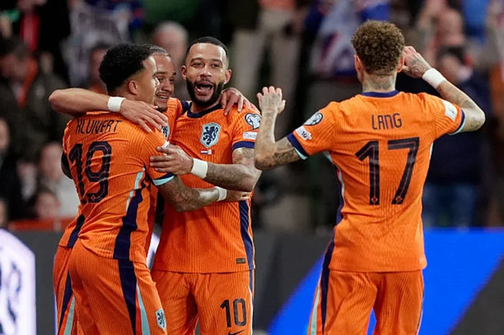 Các cầu thủ Hà Lan ăn mừng khi xuất sắc vượt qua chiến dịch vòng loại khu vực châu Âu. Ảnh: FIFA