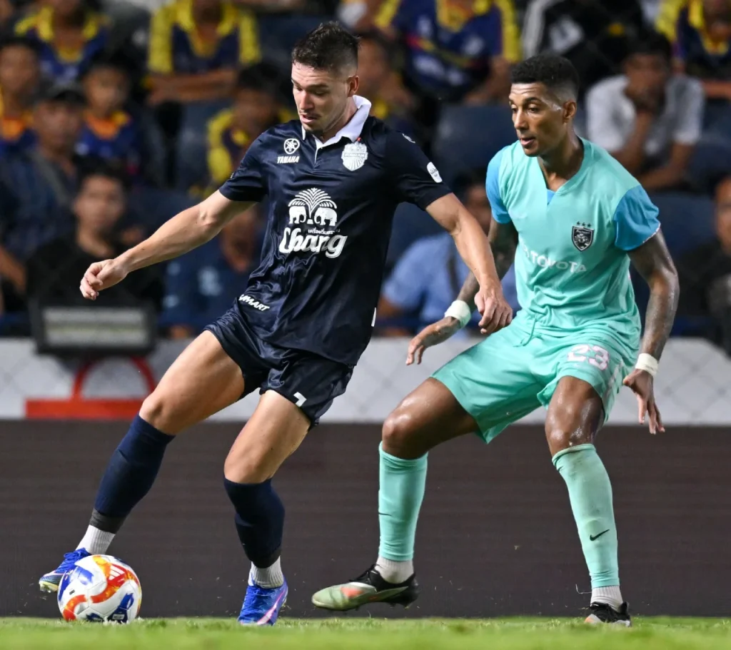 Buriram United nhọc nhằn tiến vào chung kết Shopee Cup với tổng tỷ số 4-3 trước Johor Darul Ta'zim. Ảnh: Buriram United