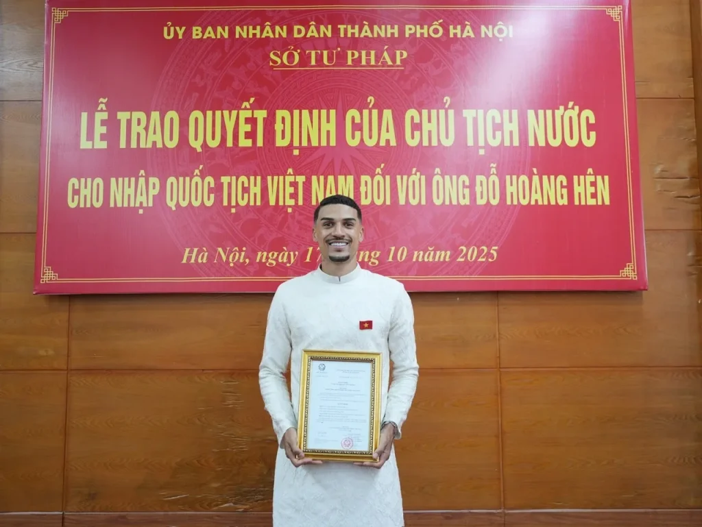 Ngôi sao CLB Hà Nội FC - Đỗ Hoàng Hên chức thức nhập tịch quốc gia Việt Nam. Ảnh: Hà Nội FC