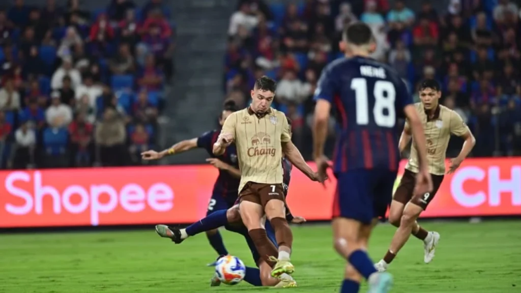 Buriram United khẳng định bản lĩnh khi hạ gục 3-1 Johor Darul Ta’zim ngay tại sân khách. Ảnh: Shopee Cup