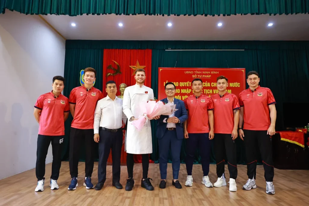 Cầu thủ Nguyễn Tài Lộc chính thức nhận quốc tịch Việt Nam. Ảnh: Ninh Bình FC