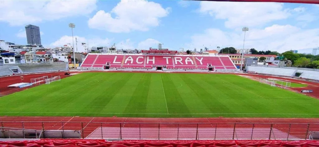 SVĐ Lạch Tray sở hữu mặt cỏ tự nhiên Bermuda đạt chuẩn quốc tế. Ảnh: Hải Phòng FC