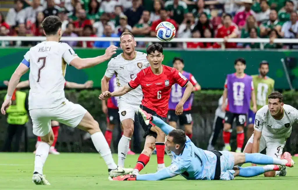Đội tuyển Hàn Quốc có màn khởi đầu như mơ sau chiến thắng 2-1 trước CH Séc. Ảnh: FIFA