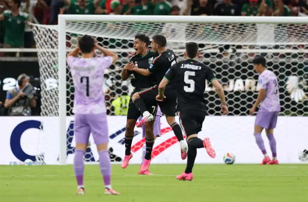 Đội tuyển Hàn Quốc gây thất vọng khi để thua Mexico ở lượt trận thứ 2. Ảnh: FIFA