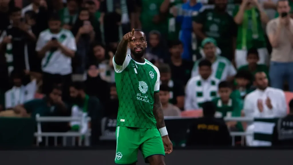 Ivan Toney đánh dấu sự trở lại bằng 1 cú hattrick, mang về 3 điểm cho Al Ahli.