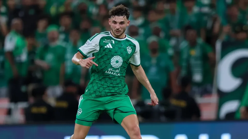 Eduard Spertsyan được kì vọng sẽ tạo nên đột biến tại Al Ahli.