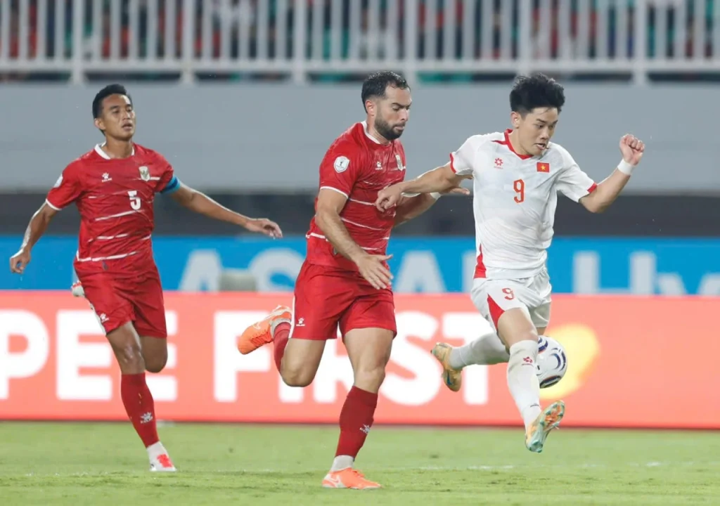 Đội tuyển Việt Nam đánh bại Indonesia 3-0 ngay trên sân khách, rộng cửa vào bán kết. Ảnh: VFF