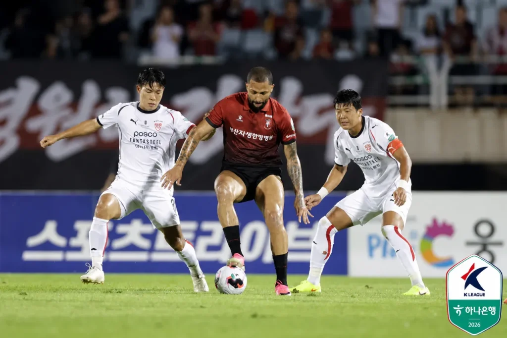 Bucheon nối dài chuỗi trận thăng hoa bằng chiến thắng đậm trước Pohang Steelers.