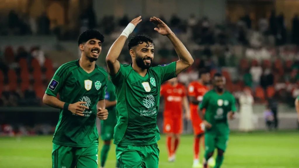 Sự cạnh tranh tại Al Ahli sẽ là cơ hội để Saleh Abu Al Shamat phát triển sự nghiệp hơn nữa.