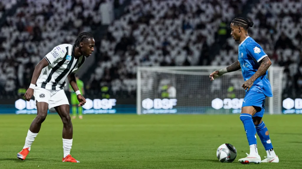 Al Hilal có được 3 điểm trước Al Shabab để vươn lên dẫn dầu BXH sau vòng 5.